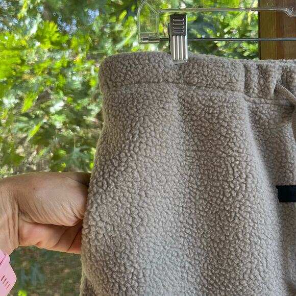 Fear of God Essentials Men's Polar Fleece Pants 'Seal' Grey Size M. NEW - Picture 3 of 10